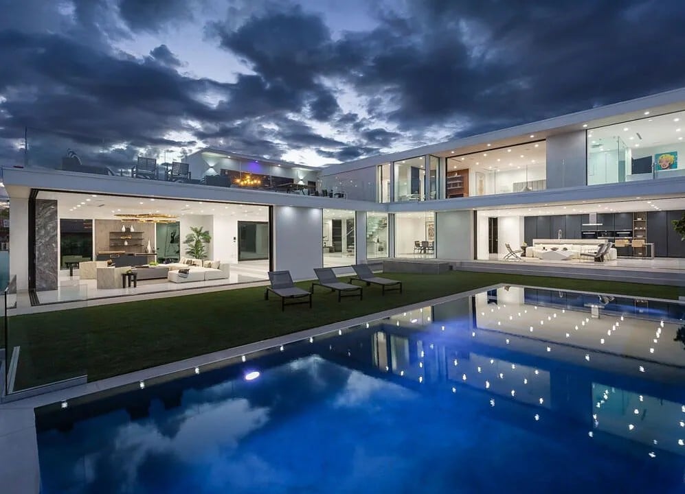 Hercules Heights luxury rental home in the Hollywood Hills with panoramic Los Angeles views