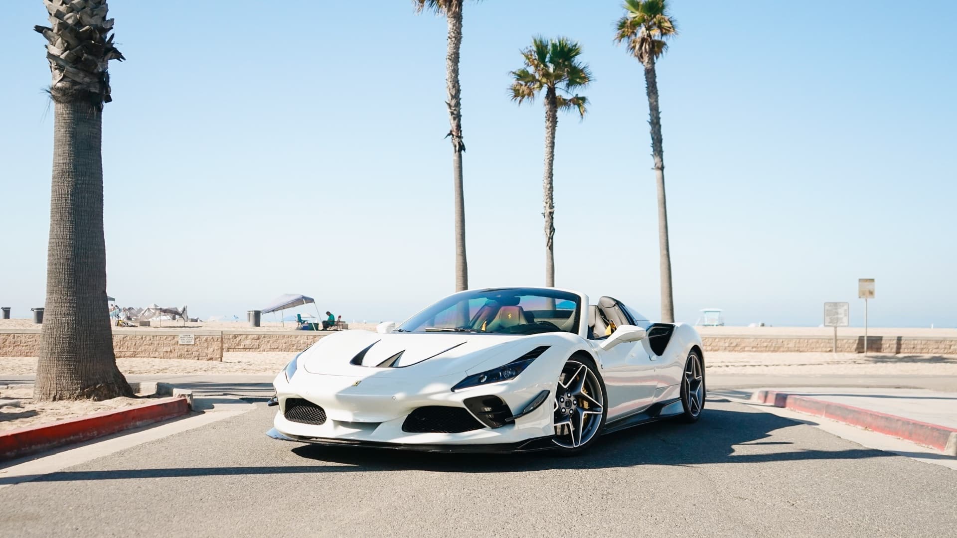 F8 Spyder White- Black Interior