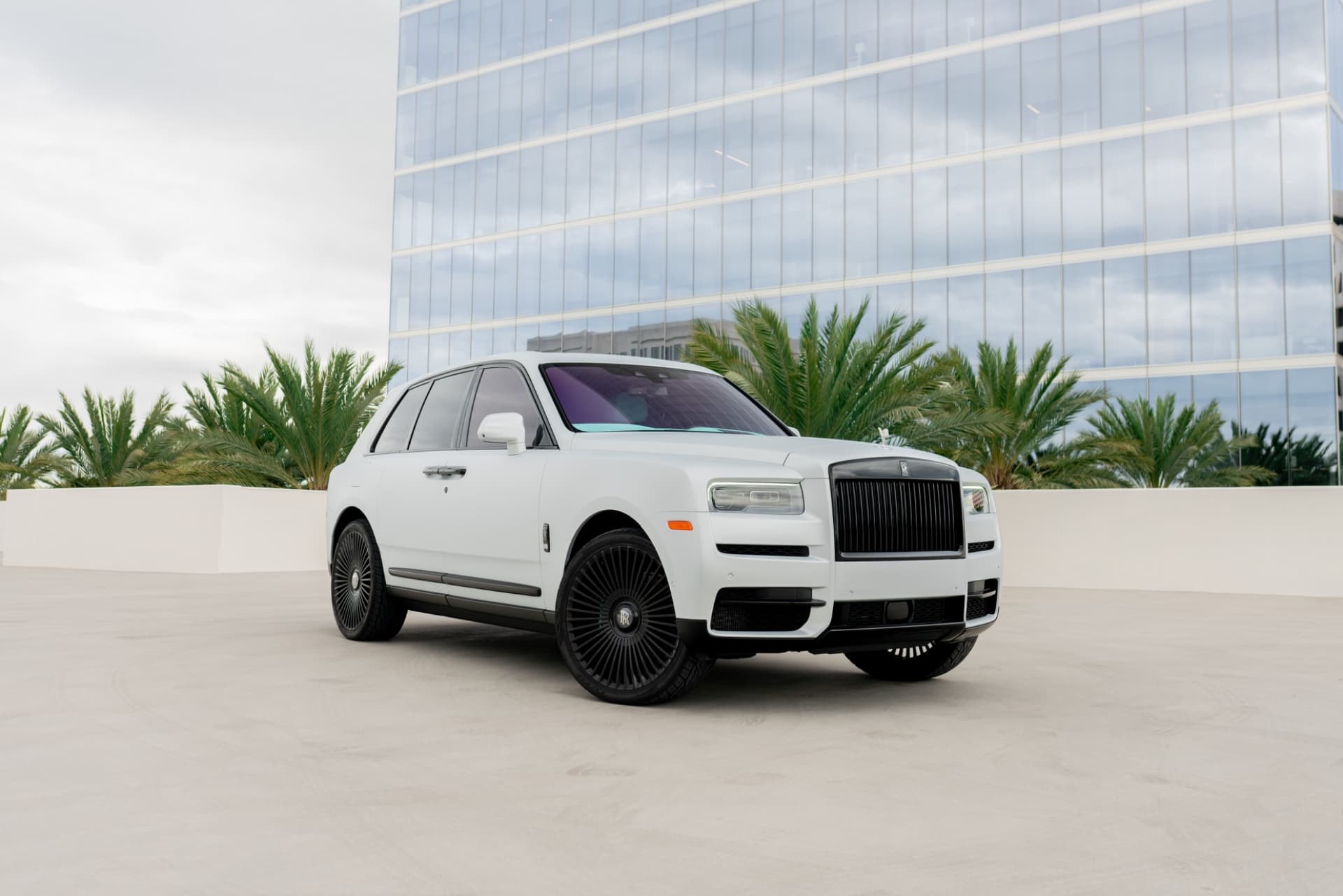 Rolls-Royce Cullinan Satin White with Tiffany Blue Interior — the ultimate wedding car rental in Los Angeles