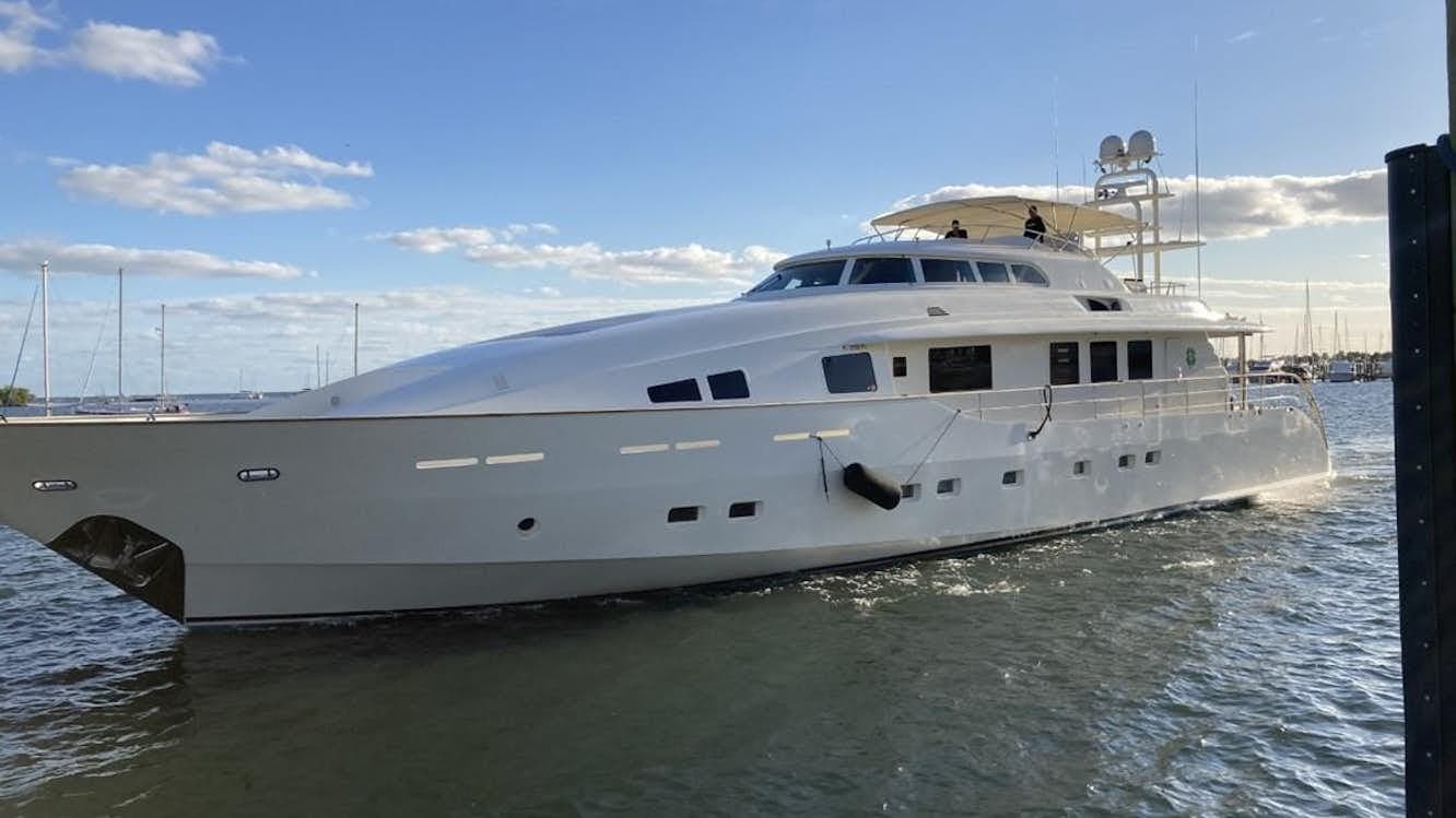 Angeles III 128 ft