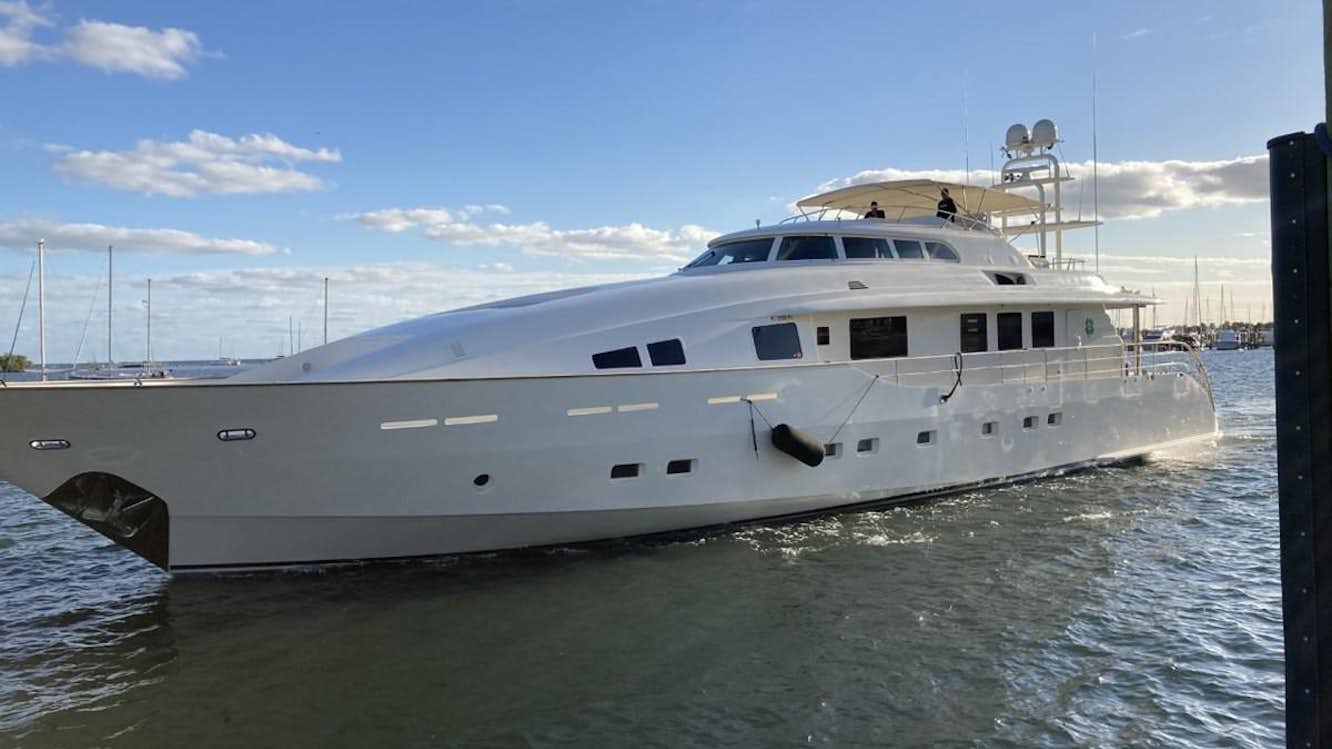 Angeles III 128 ft